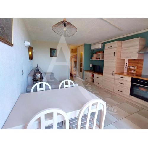 CAP CORNICHE piscine, studio cabine 4 personnes clim, wifi et parking
