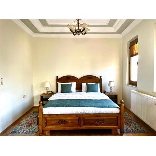 Capella Stone House 101