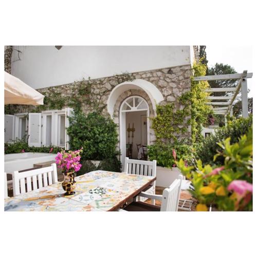 Capri centre house with jacuzzi