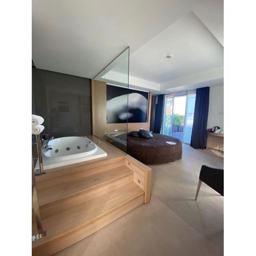 Card International Hotel