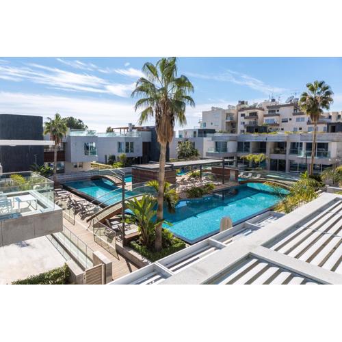 Carmencita Studio B14 with pool & gym