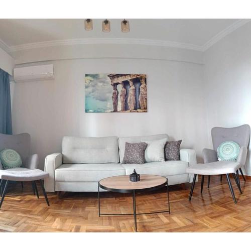 Caryatids Luxury Apartment