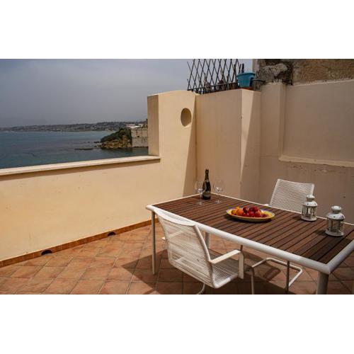 Casa al Castello con Balcone sul Mare