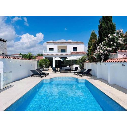Casa Aloha Goertz con amarre y piscina - HISP-288-67