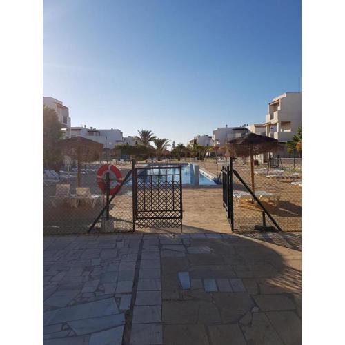 Casa Baja naturista con patio en primera linea!
