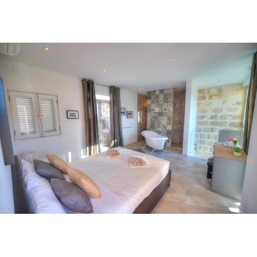 Casa Bartolo A Hidden Gem - Spacious Village Home EBAR1-1