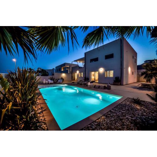 CASA BLANCA VILLA Exclusive with Private Pool