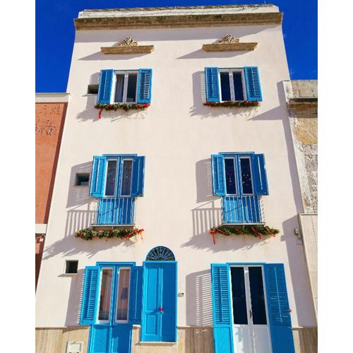 Casa Blue Windows p1