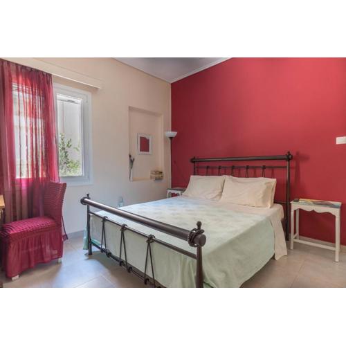 Casa Bonita, House with Private Entrance and Garden, between center and sea
