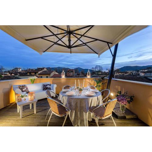 Casa Cachi 3, Breathtaking Views of Lucca from a Spacious Furnished Terrace inside the Walls