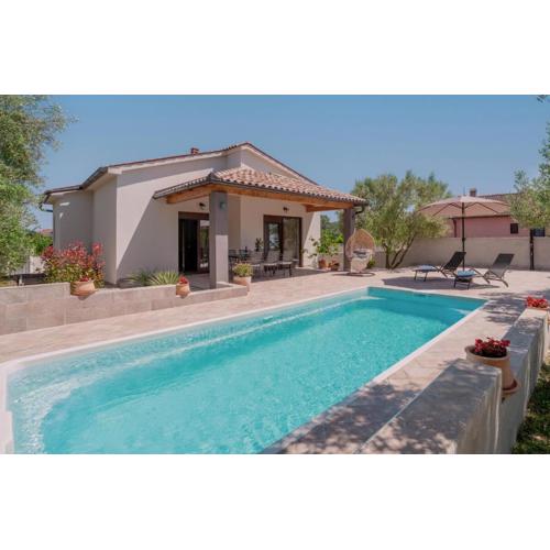 Casa Canziana for 6 people with private pool in Pula