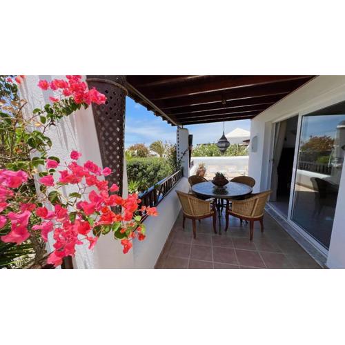 Casa Casablanca Carlos Park, tranquil yet central area 15 minutes walk to town centre