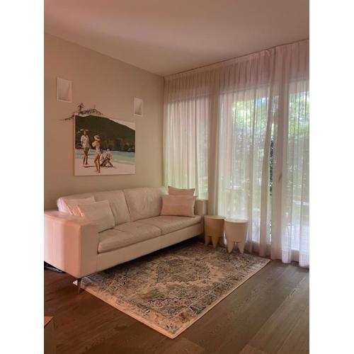Casa con giardino di fronte al parco