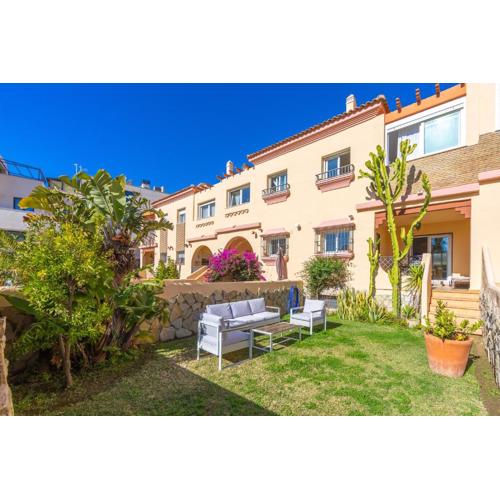 Casa con jardín, piscina, pista pádel
