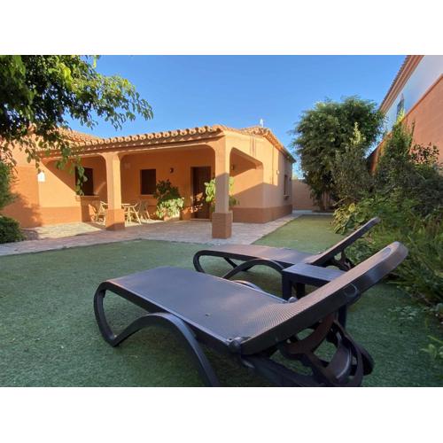 Casa con jardín privado y piscina compartida