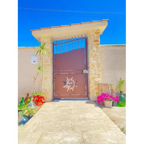 Casa con piscina e giardino a 300m dal mare