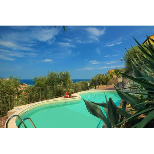 Casa con piscina, vista mare, patio privato, AC, posto auto e wi-fi