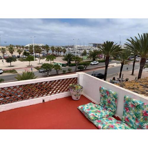 Casa con terraza en barrio marinero