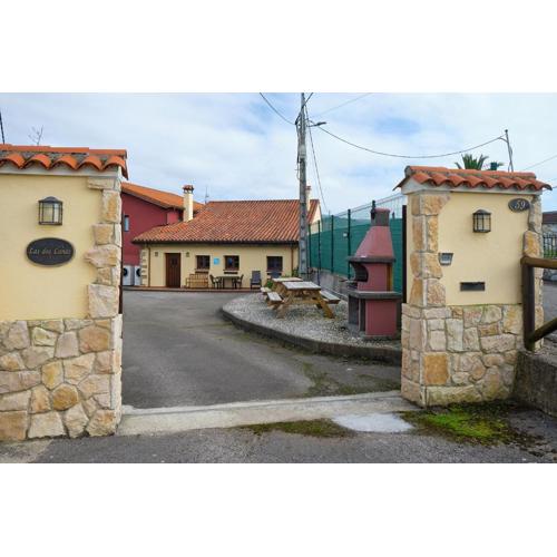 Casa de pueblo adosada, en la zona rural de Gijón.