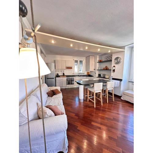 CASA DEL POZZO - una tipica casa ligure ben ristrutturata- in pieno centro e a 50 m dal mare