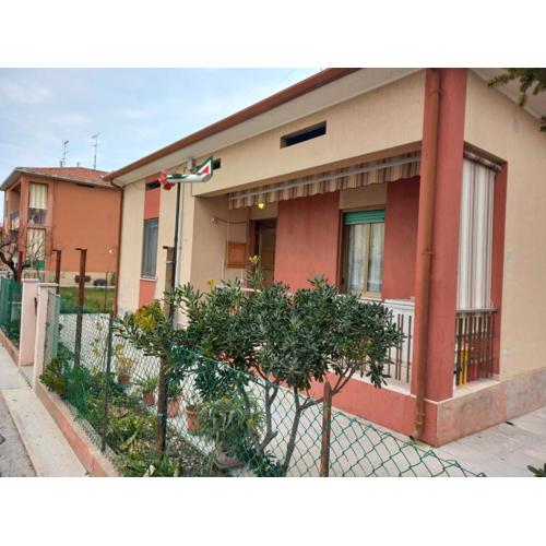 Casa di Adele con giardino privato a 150 mt dal mare