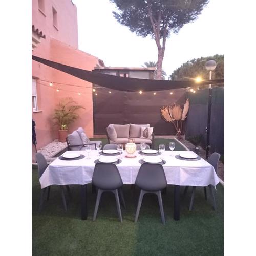 Casa Di Cotro bajo con gran jardín