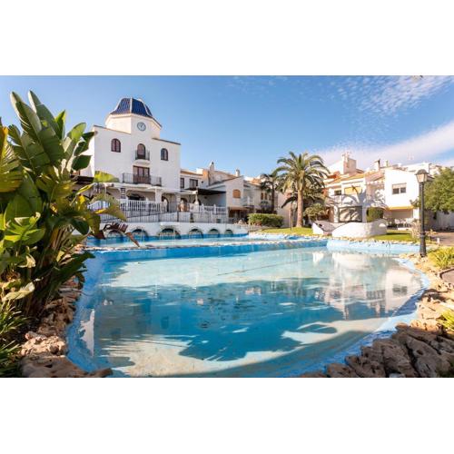 Casa en la playa con piscinas costa