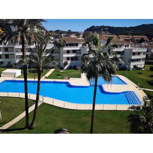 Casa en urb. con la piscina más GRANDE de Jávea.