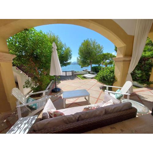 CASA FARO Spacious, Ground Floor Property on the Pine Walk, Covered terrace with Sea Views. Wifi/Air Con