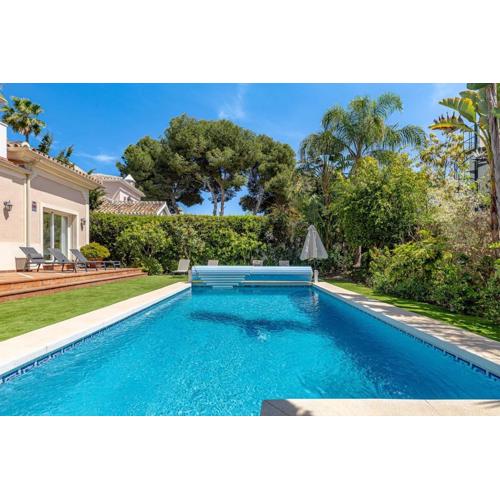 Casa Florida Luxury Villa, Heated pool, Hot Tub, Next to the beach