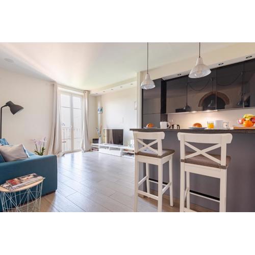 Casa fronte stazione, 300mt dal Centro, Free Parking