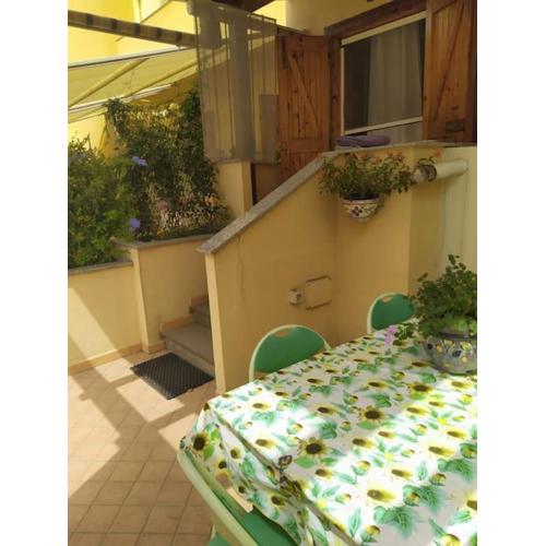 Casa graziosa con ampio cortile per i tuoi momenti all\