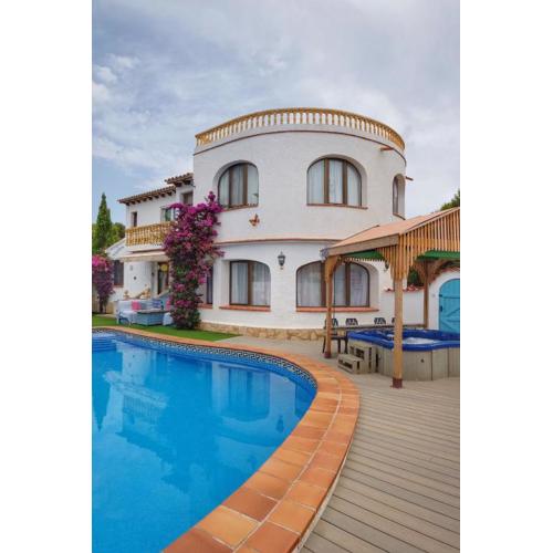 Casa Ignatz 5 Bed Luxury Villa with Private Pool