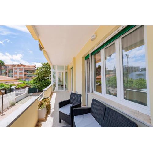 Casa Leda - Modern Apartment near Seafront with Parking!