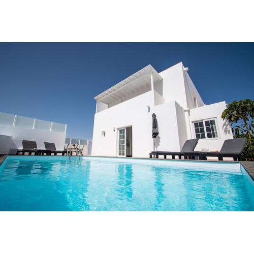 Casa Leize Piscina climatizada, Vistas & AC 10 Minutes walk from Marina Rubicón