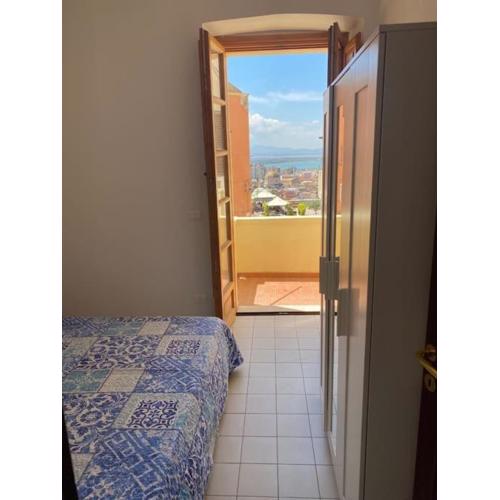 Casa Leonardo, a panoramic view of Cagliari with free car parking