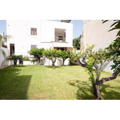 Casa Lisa a due passi dal mare con ampio giardino