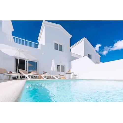 Casa Lolalo - Modern Villa with pool, 15min walk to Marina Rubicón
