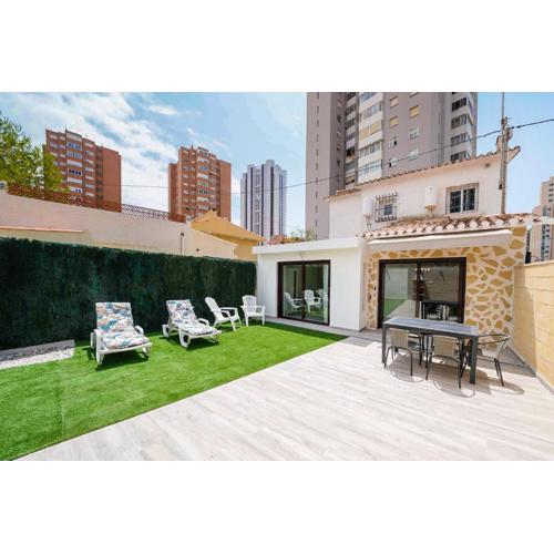 Casa LOMA con terreno privado y parking compartido - a 800m de Playa Poniente