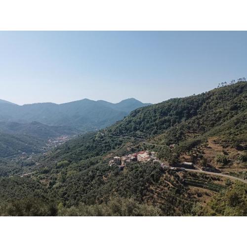 CASA LORENZO SULLE COLLINE DI LEVANTO e VICINO ALLE CINQUETERRE LT-0620