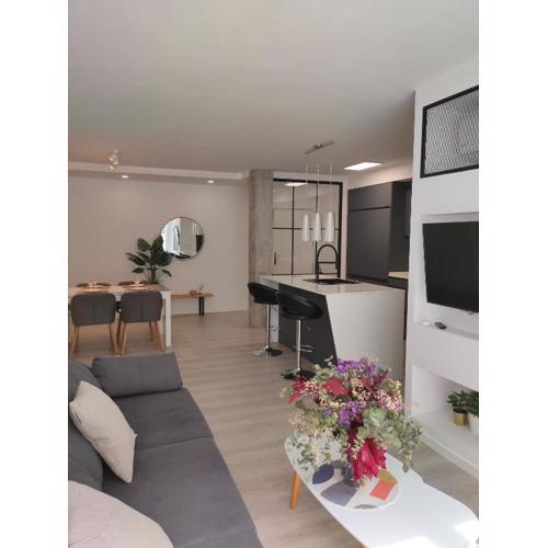 Casa Mallen, con amplia terraza, en el barrio de Nervión