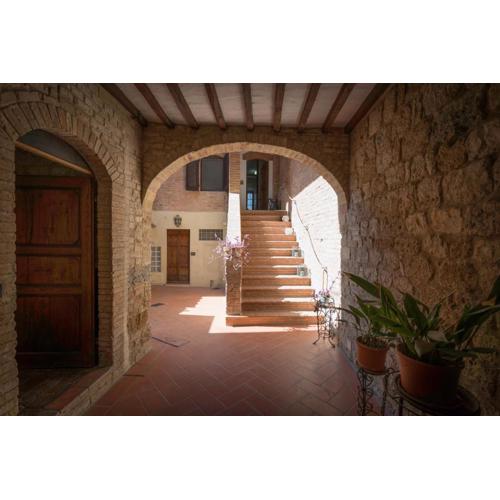 Casa Martina, Piazza Delle Erbe, San Gimignano