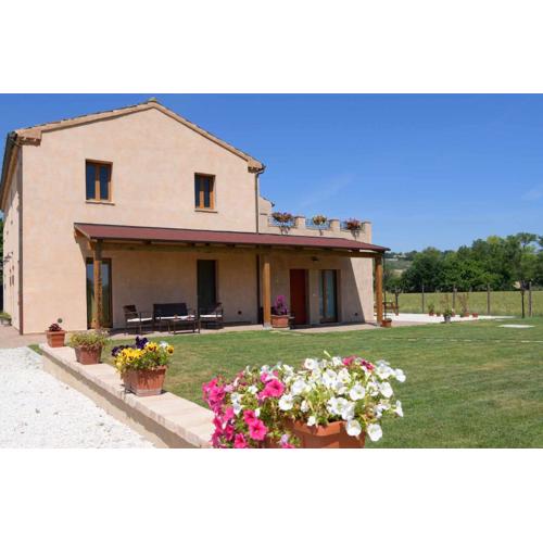 Casa Montefiore 13 LT nella tranquilla campagna Marchigiana