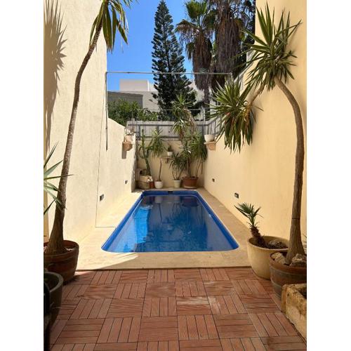 Casa Naxxar 4 Floor Townhouse and Private Pool