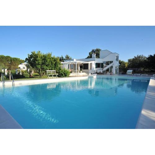 CASA NEL VERDE CON GIARDINO E PISCINA PRIVATA