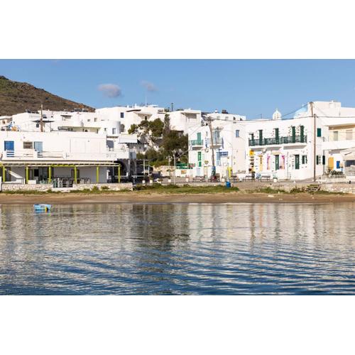 Casa Nileas for Cycladic summer living right on the bay and beach!