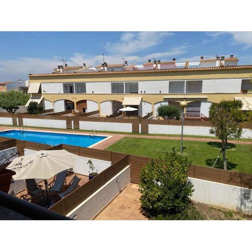Casa pareada con piscina