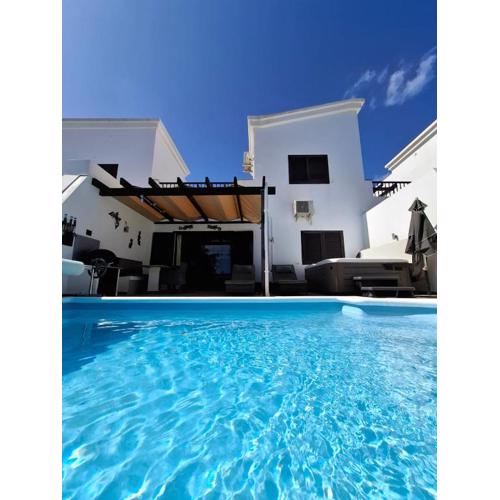 Casa Pedro - Duplex with Jacuzzi, Pool, AC and Sea Views