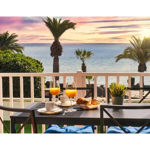 Casa Rame Beachfront, amazing seaview, Air-con