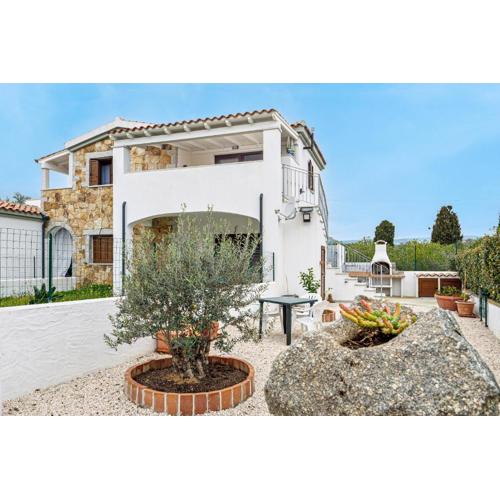 Casa Rosa a San Teodoro